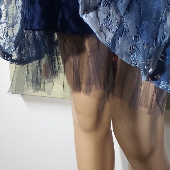 Betsey Johnson Lace Dress, size 4 - Picture 3 of 8